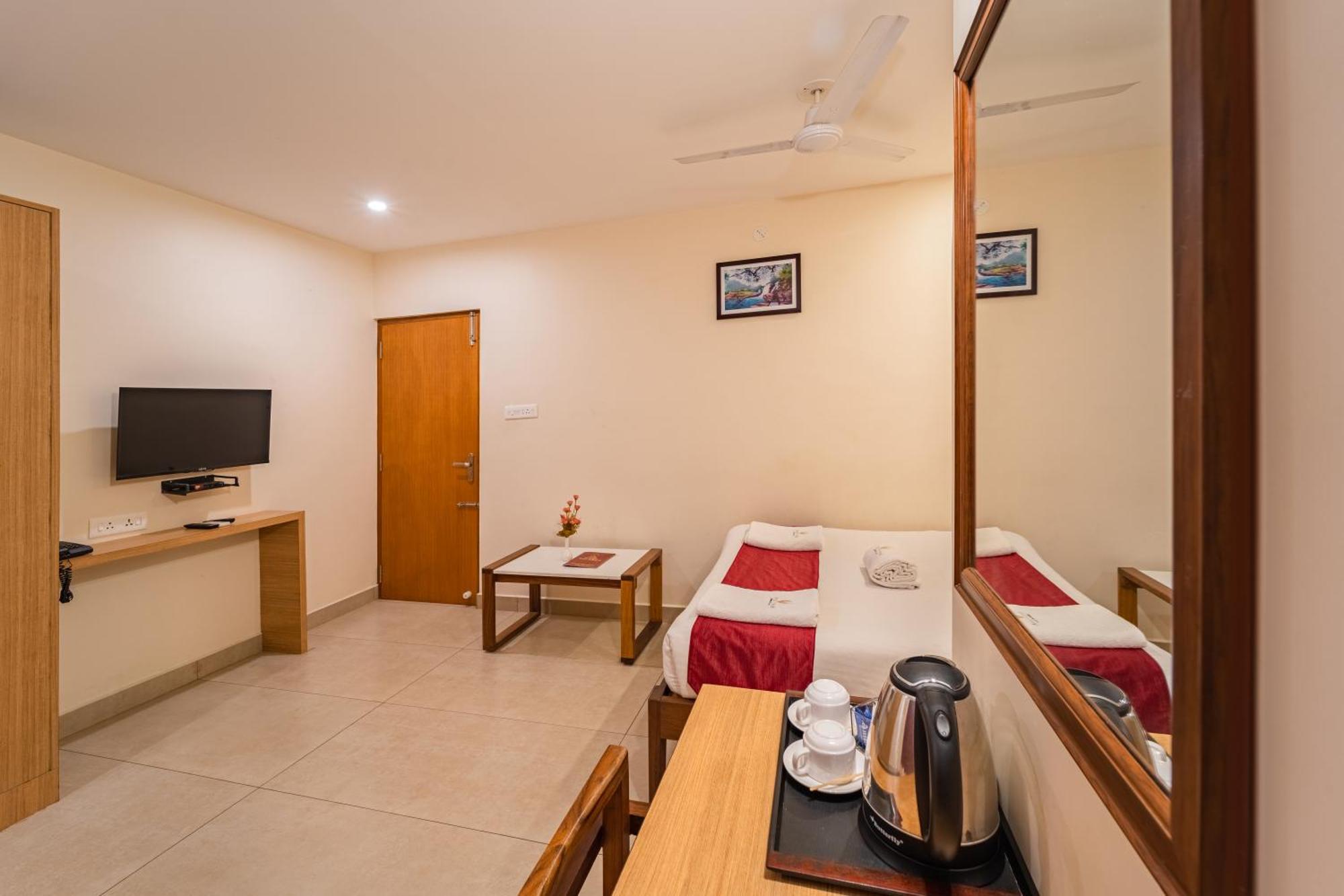Hotel VI Park - City Centre Pondicherry Ngoại thất bức ảnh