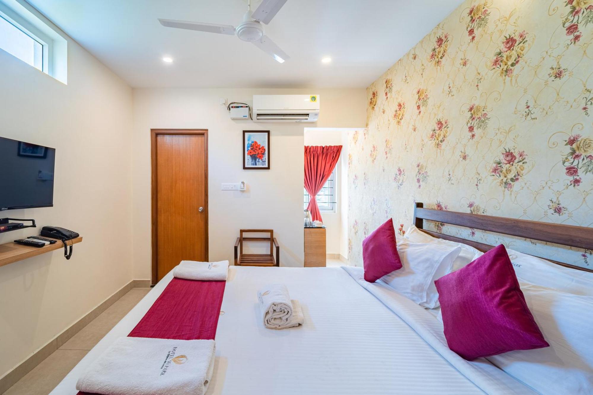Hotel VI Park - City Centre Pondicherry Ngoại thất bức ảnh